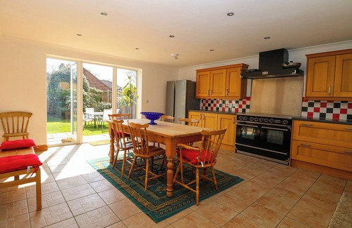 Stratton Strawless Cottage | CEDAR VIEW, pet friendly, with a garden in Coltishall