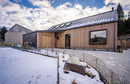 Castle Hill House | Cedarwood Retreat - Castle Hill Holiday Home