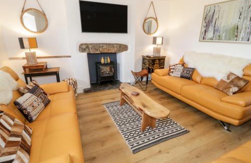 Cwmtirmynach House | Cefn Nannau