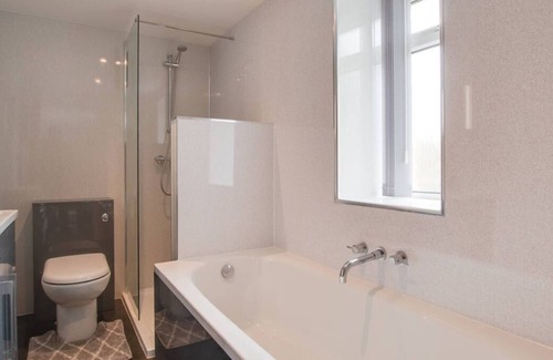 Bontnewydd House | Cefnhendre in Aberystwyth