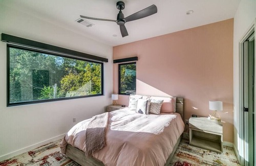 South Congress House | Celebrity Dream Home: Sauna, Cold Plunge, Gym