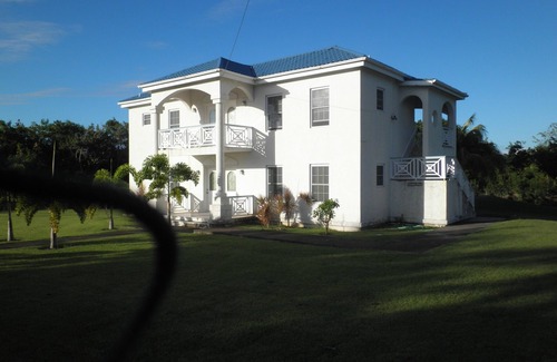 Cliftons Villa | CELEBRITY VILLA: Romantic, Private Pool, 5 Minutes to beach