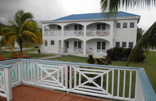 Cliftons Villa | CELEBRITY VILLA: Romantic, Private Pool, 5 Minutes to beach