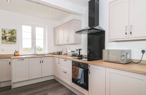 Aller Cottage | CELIA'S VIEW, pet friendly, with a garden in Langport