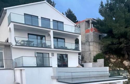 Celina Villa | Celina Villa Tina