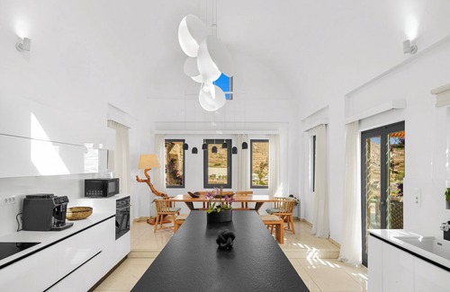 Megalochori Villa | Cellaria Estate, with 5 bedrooms, private pool, tennis court