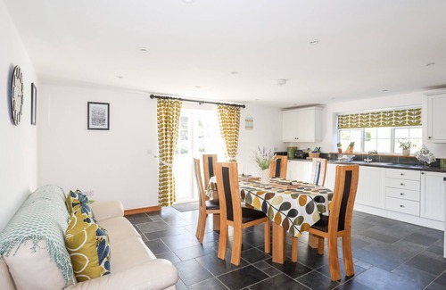 Llanystumdwy Cottage | CENNIN, family friendly, with a garden in Criccieth