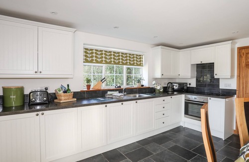 Llanystumdwy Cottage | CENNIN, family friendly, with a garden in Criccieth