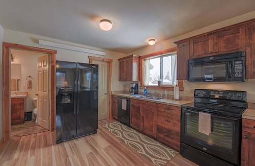 West Yellowstone Apartment | Centennial Suite, Sleeps 4, only 5 blocks from west entrance to Yellowstone Park