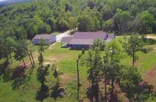Centerville House | Centerville Retreat 🦌 Weddings♥️ ATV Trails 🐟 Private Lake