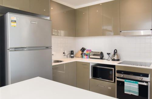City West Apartment | Central 1-Bed with Parking BBQ and Indoor Pool