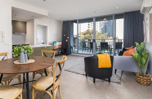 City West Apartment | Central 1-Bed with Parking BBQ and Indoor Pool