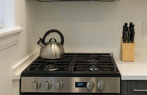 West Lakeview Apartment | Central 1BR Retreat S