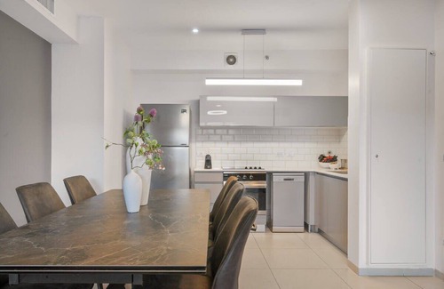 Jerusalem City Centre Apartment | Central 2-Bedroom Apartment with Modern Amenities