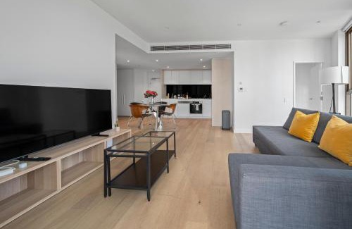 Chinatown Apartment | Central 2 Bedroom Condo Haymarket