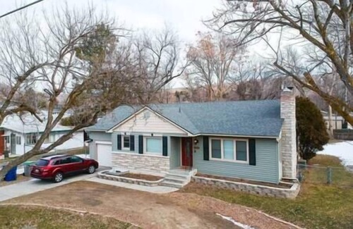 Sunset House | Central 2 bedroom with fully stocked kitchen