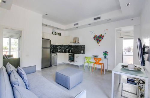 Old North Apartment | Central 2BR in Ben Yehuda by Holiday-rentals