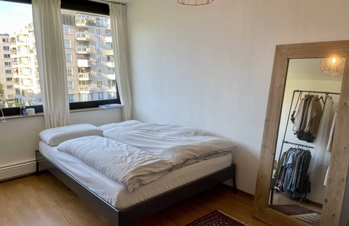 Milbertshofen Apartment | Central 3-room apartment with balcony (85 sqm) directly by the subway