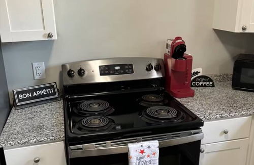 Oswego Apartment | Central and Stylish 1-bedroom apartment with WiFi in Charming Oswego