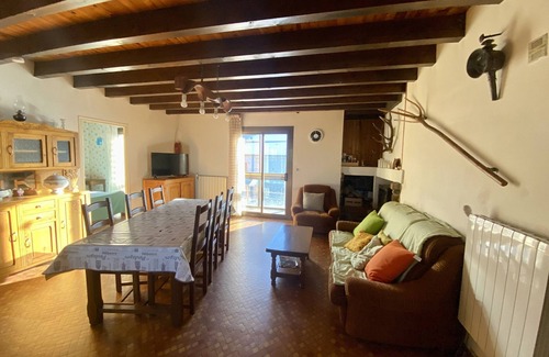 Formigueres Apartment | Central Apartment in Formiguères - 2BR, Sleeps 6, Parking, Fireplace, Near Shops & Ski Shuttle