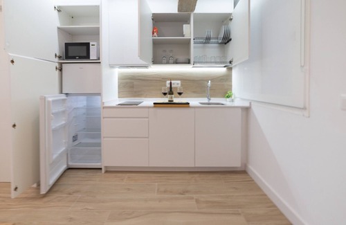 Logrono Apartment | Central Apartment in Logroño: 5-Min Walk to Calle Laurel & Gran Vía, Next to City Hall