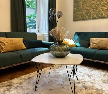 Altlerchenfeld Apartment | Central apartment in Viennese old building