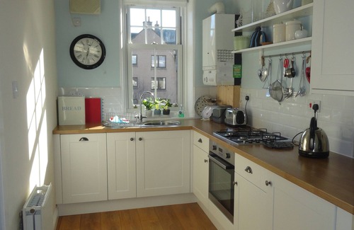 Peebles Cottage | Central apartment with river views and secure bike store