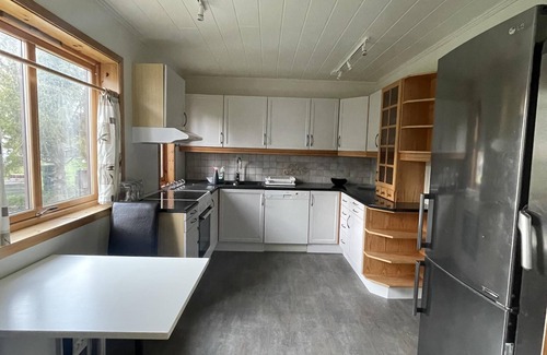 Tromso Apartment | Central Arctic Apartment - 4 Bedrooms and parking