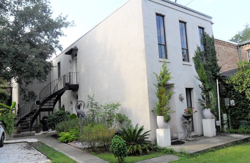 Central Business District Apartment | Central art and eclectic B