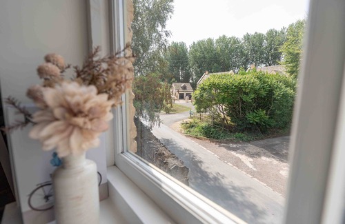 Bourton-on-the-Water Cottage | Central Bourton - Sleeps 6 - Parking