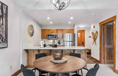 Breckenridge Condo | Central Breck Stay | Shared Hot Tub + Ski Access