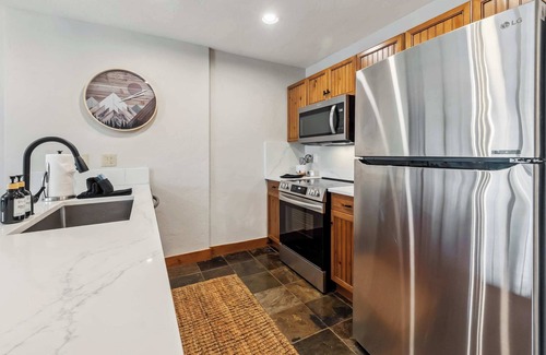 Breckenridge Condo | Central Breck Stay | Shared Hot Tub + Ski Access