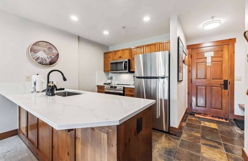 Breckenridge Condo | Central Breck Stay | Shared Hot Tub + Ski Access