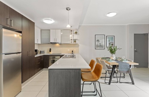 Kelvin Grove Apartment | Central Cosy 2-Bed with Pool and near QUT & CBD
