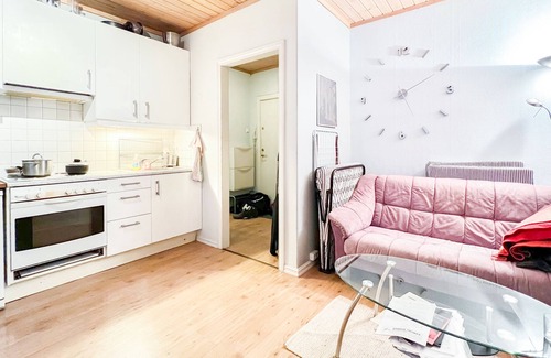 Toyen Apartment | * CENTRAl * COZY * KiNG BED *