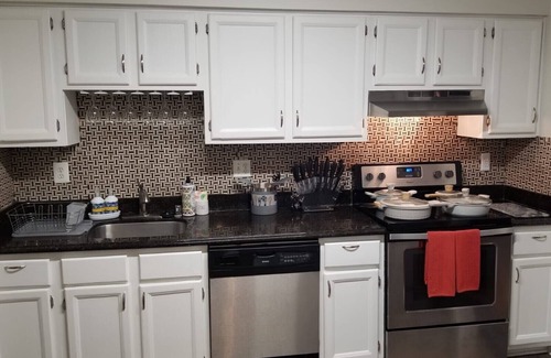 Burtonsville House | Central DC Metro Area Location, 3 bdrm 3.5 Bath home w/KING bed, Deck, Parking