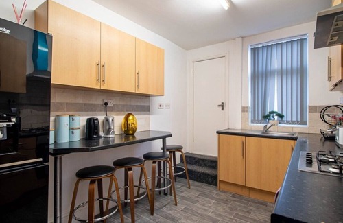 Doncaster House | Central Doncaster Park View Stay