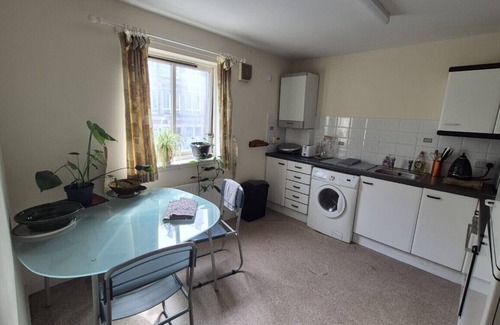 Restalrig Apartment | Central flat in quiet area, perfect for festival Edinburgh but also relax.
