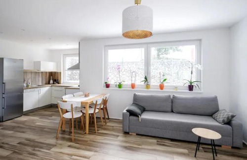 Postojna Apartment | Central Garden House (family friendly!)