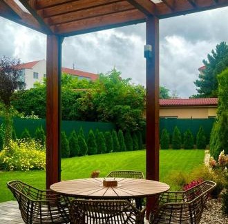 Levice Apartment | Central garden residence