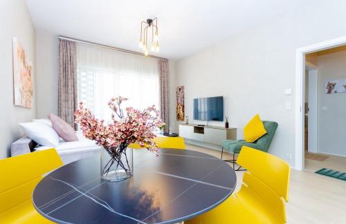 Pusztavacs Apartment | Central Harmony 4 People Apartment with AC by NW