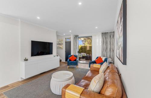 Mount Wellington House | Central Haven - Stonefields Holiday Townhouse
