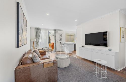 Mount Wellington House | Central Haven - Stonefields Holiday Townhouse