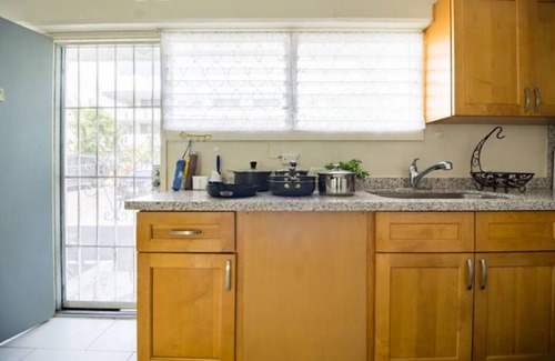 Makiki Condo | Central HNL Condo, Bike-Bus Friendly, Pet-Friendly!