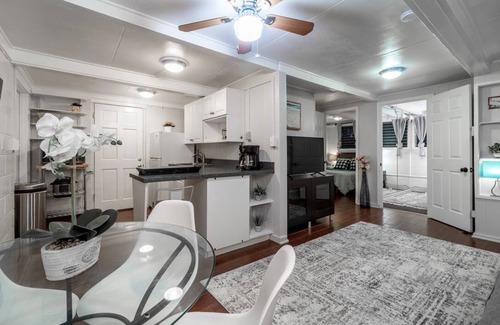 Liliha - Kapalama Condo | Central HNL, Well-Established Neighborhood, Tandem Parking, Pet-Friendly!