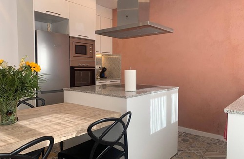 Figueres House | Central house! ideal for families. Both parking