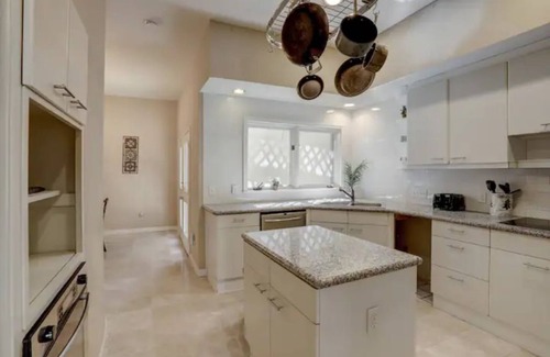 Greenway Plaza-Upper Kirby House | Central Houston Two Bedroom Home W/Pool Great Area