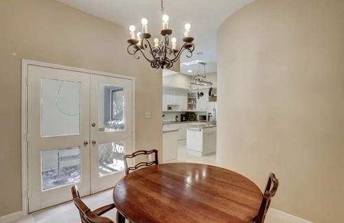 Greenway Plaza-Upper Kirby House | Central Houston Two Bedroom Home W/Pool Great Area