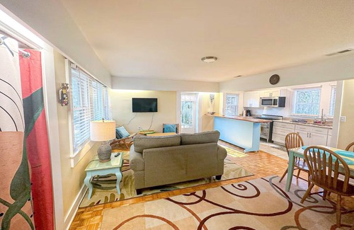 Long Beach House | Central Location Beach Access BBQ Patio Cottage