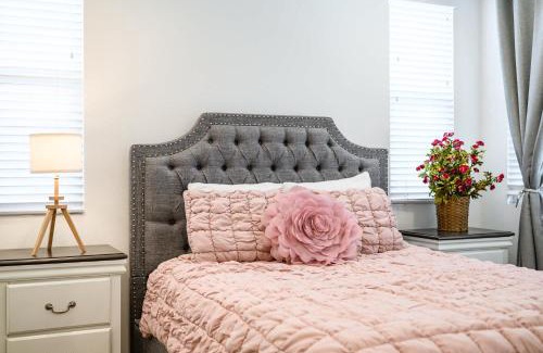 Airport Area House | Central Location Cozy Private Bedroom w Bathroom